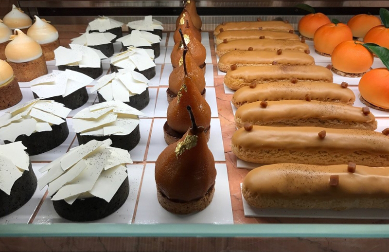 Вкусные пирожные в Karamel