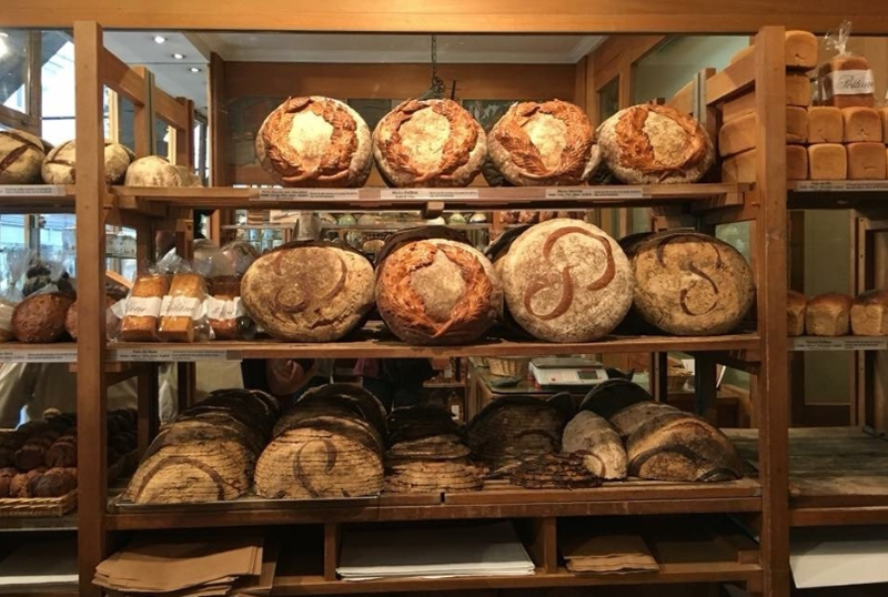Стенд с хлебом в Poilâne