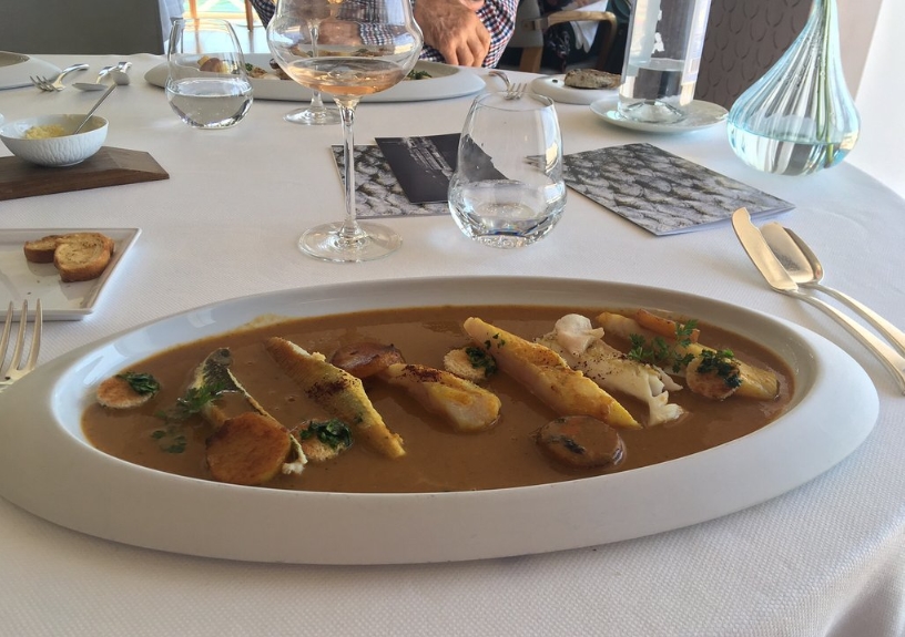Большая тарелка супа из L'Épuisette