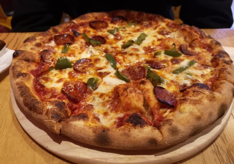 Вкусная пицца в Plaza Pizza