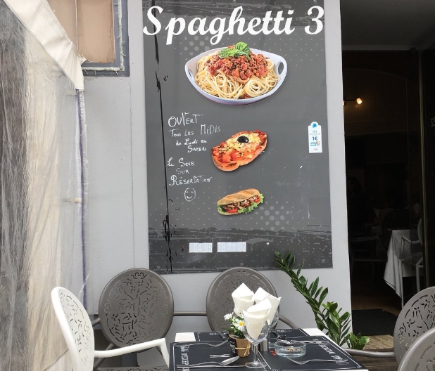 Столик и меню в Spaghetti 3