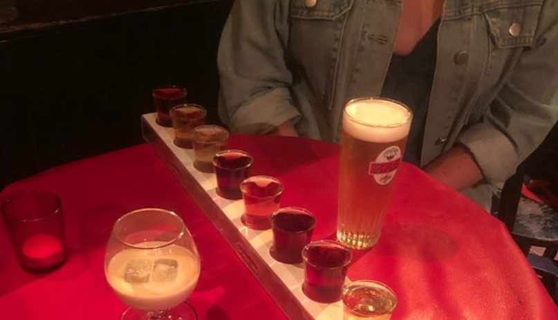 Шоты и пиво в баре Le Kremlin