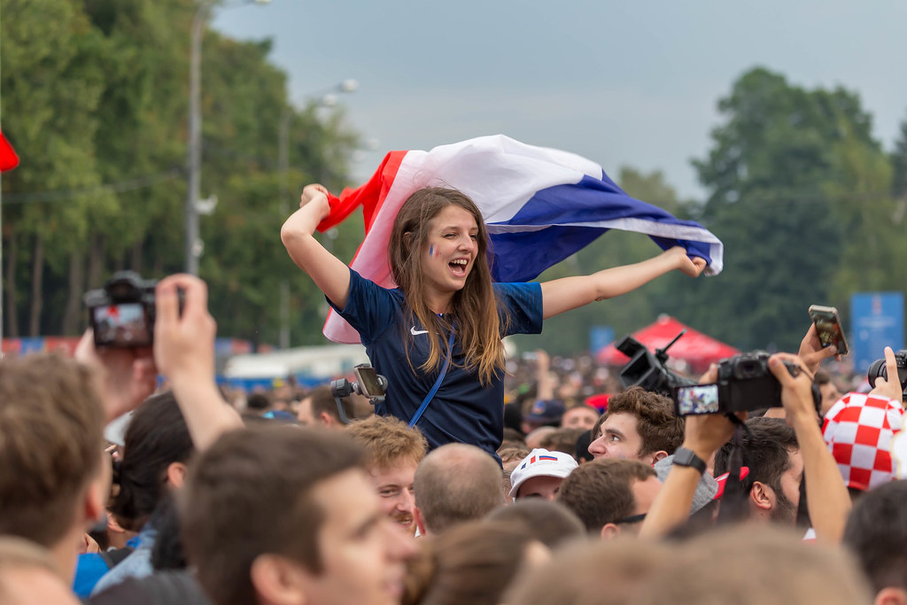 Француженка с флагом
